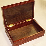 Padauk mans valet box detail 3